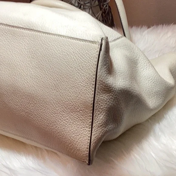 Authentic Tory Burch Elegant Cream Bombe T Tote Bag - Picture 6 of 9